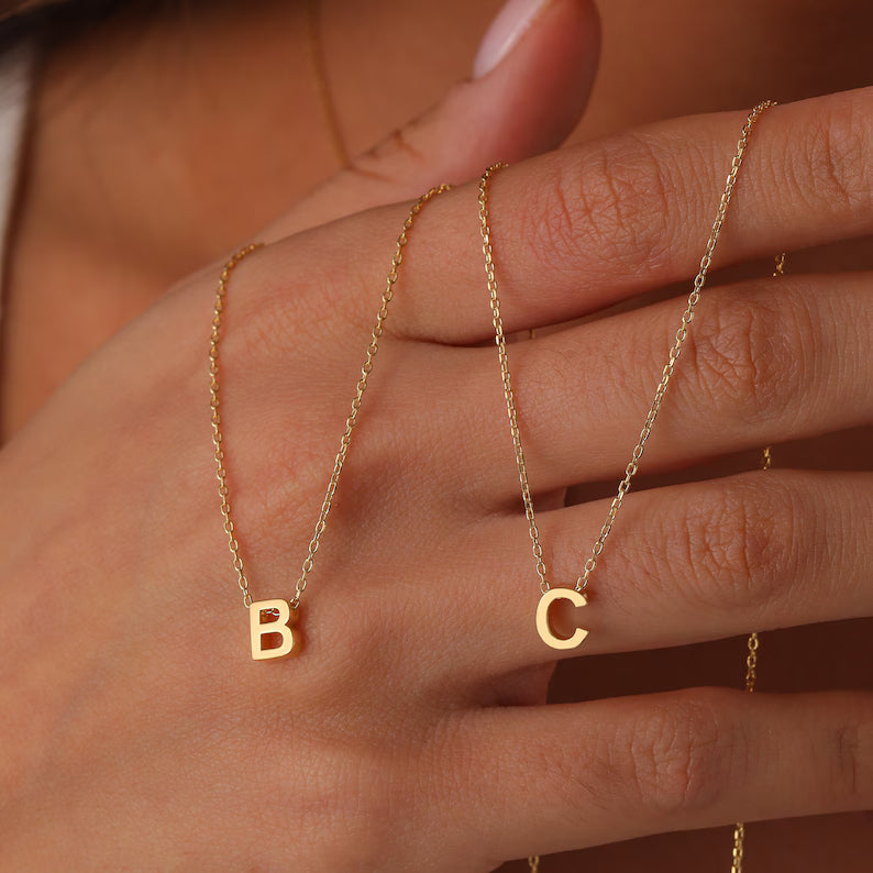 Letra Inicial en Oro de 18K