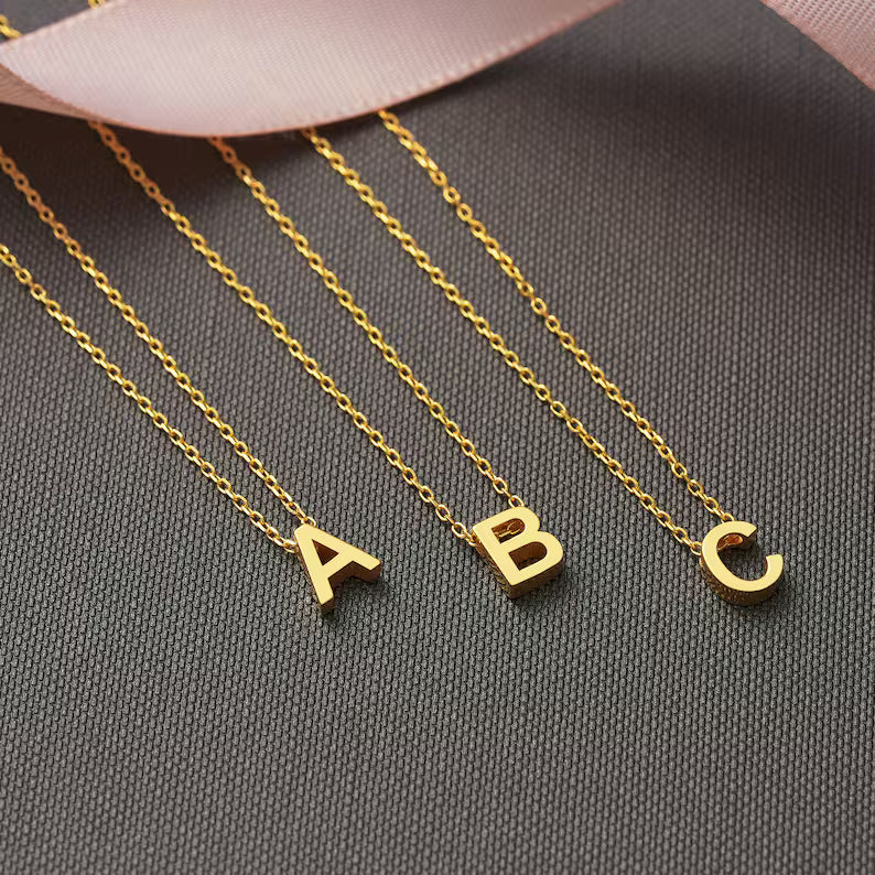 Letra Inicial en Oro de 18K